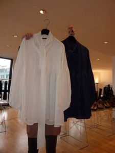 Blusen in Creme und Blau